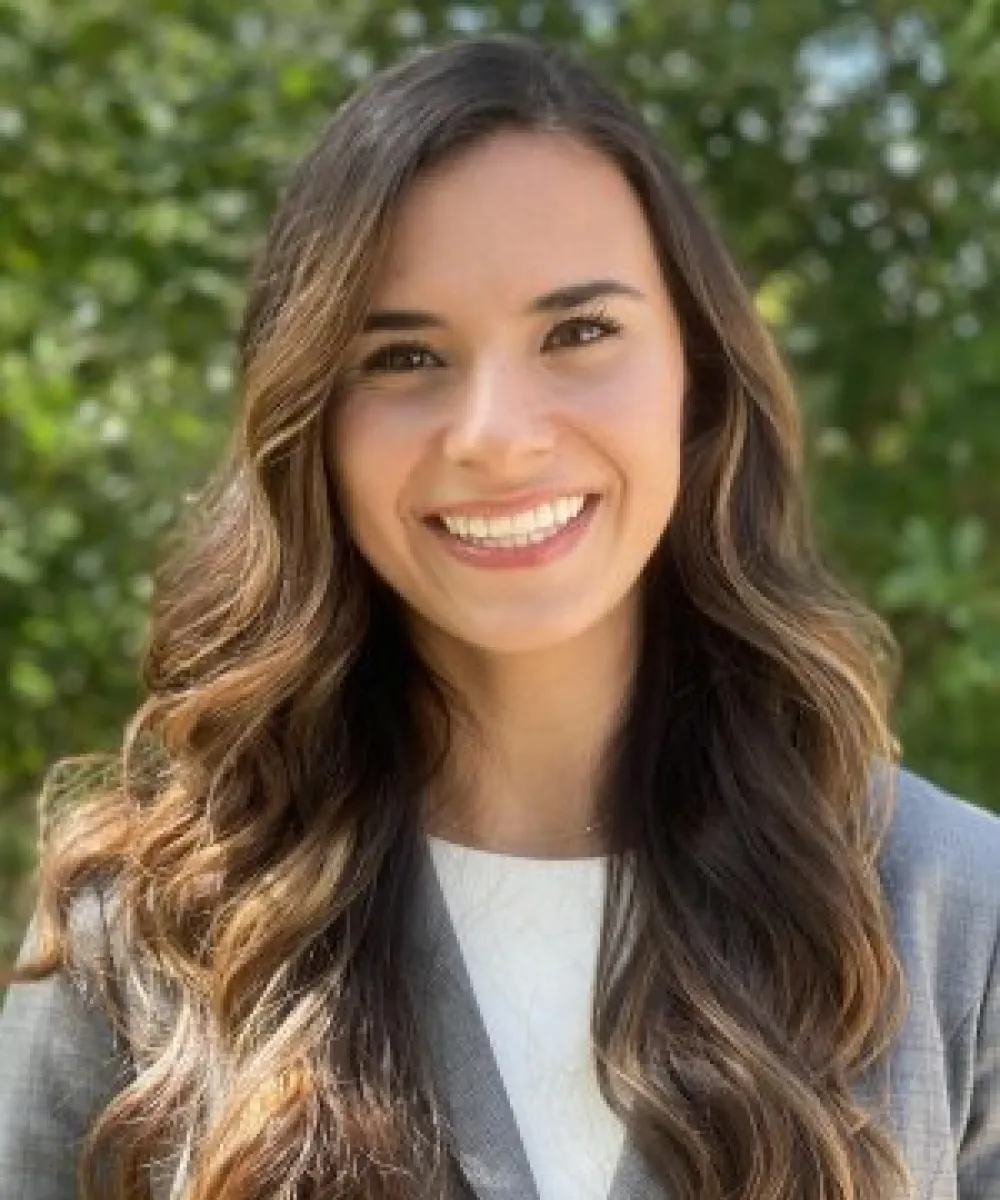 Headshot_Bailey Fox-min (1)