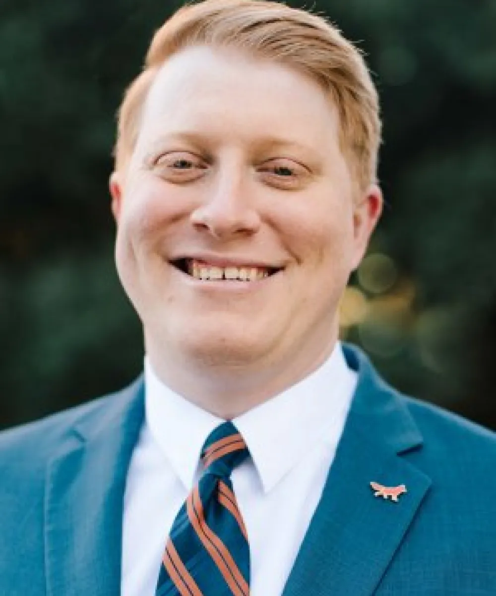 Headshot_JR Headshot_JR